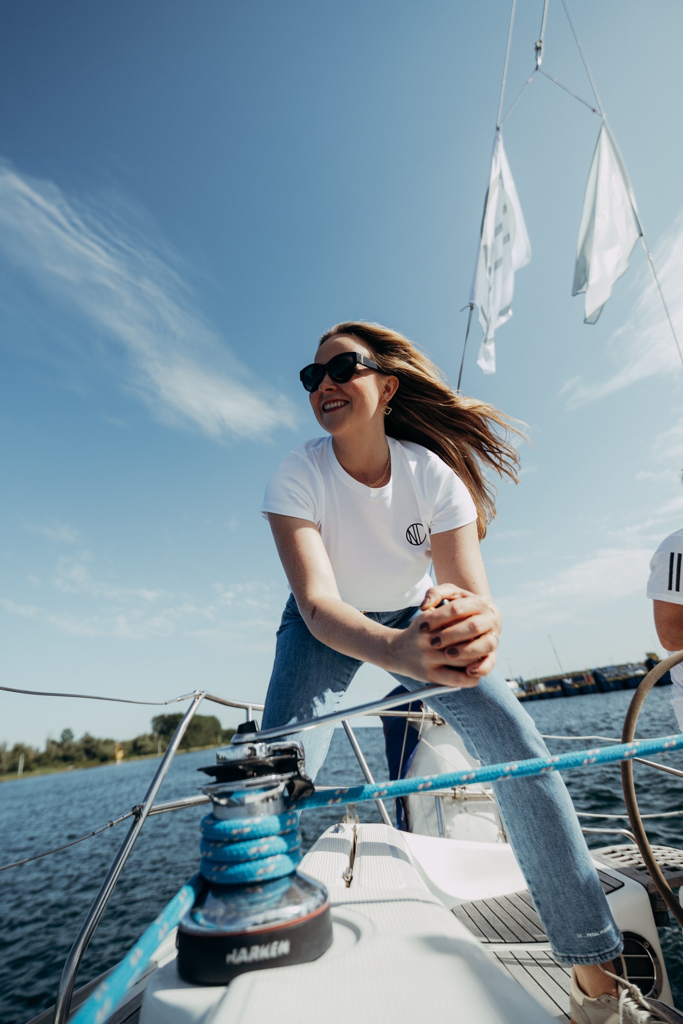 Rechtsanwältin Aileena Müller aktiv beim Segeln - wie in der Lösung arbeitsrechtlicher Angelegenheiten